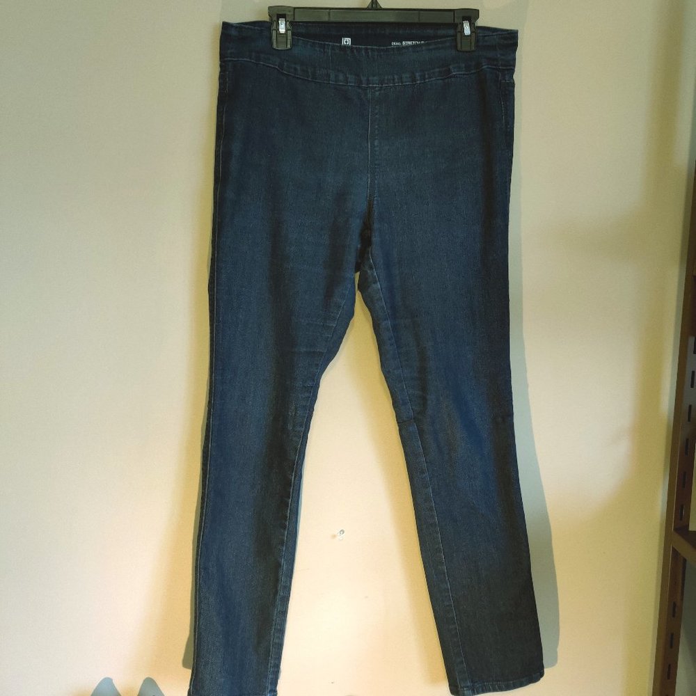 LIZ CLAIBORNE SLIM JEANS